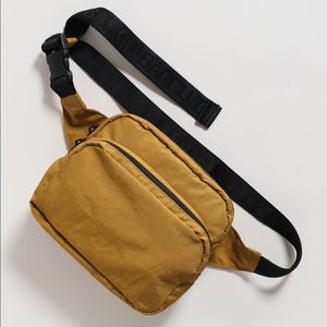 BAGGU Fanny pack in mustard color